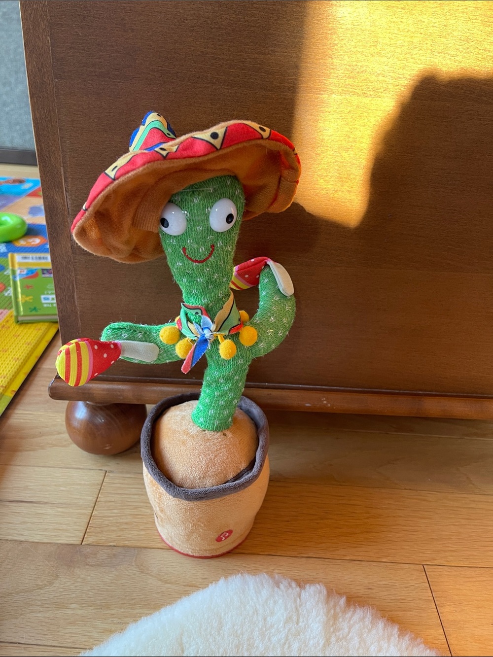 Dancing cactus with music and voice recording feature